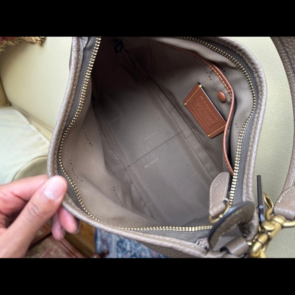 Coach Cary - Picture 3 of 5